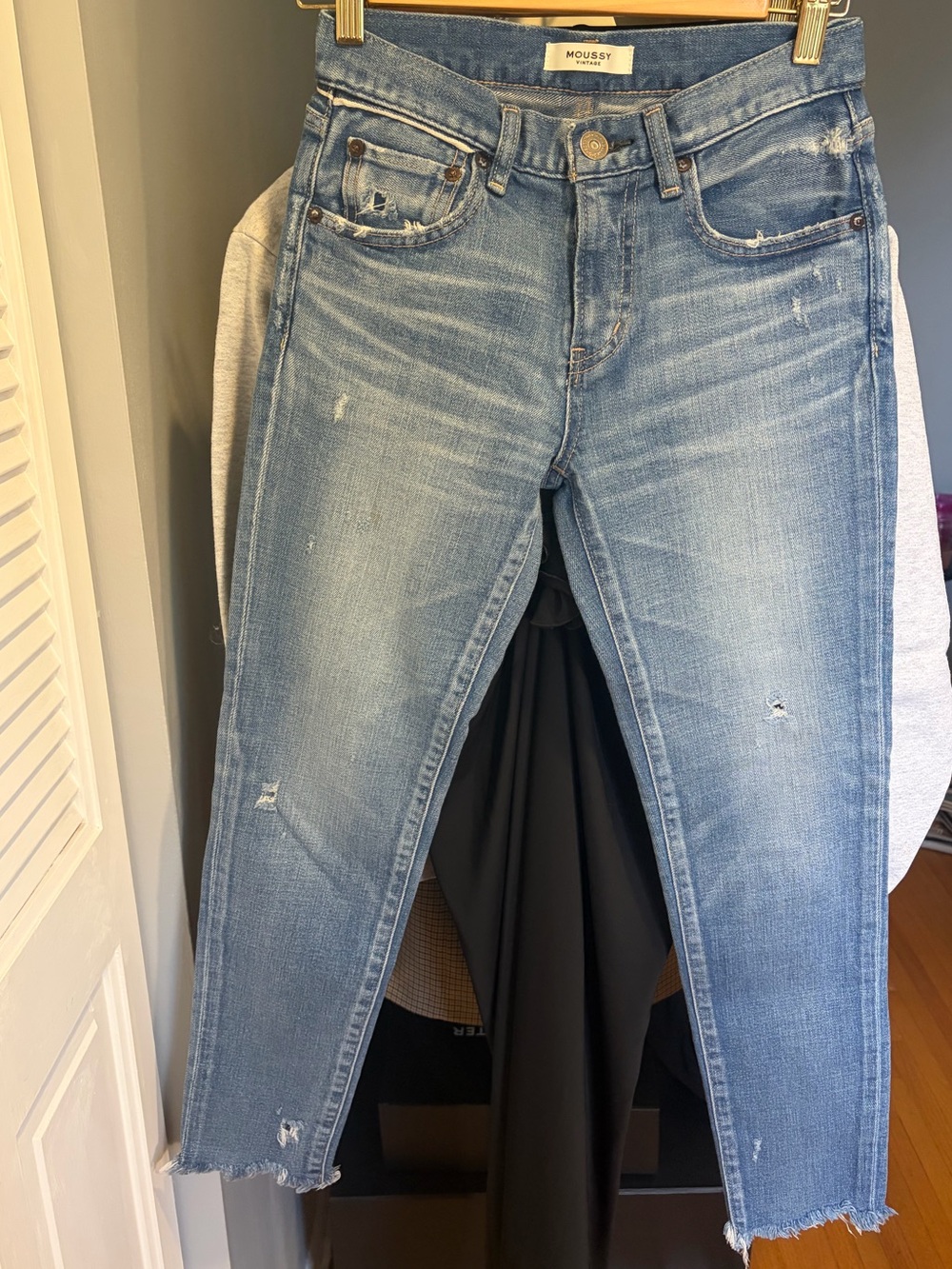 Moussy Light Blue Cropped Distressed Jeans - Picture 5 of 12